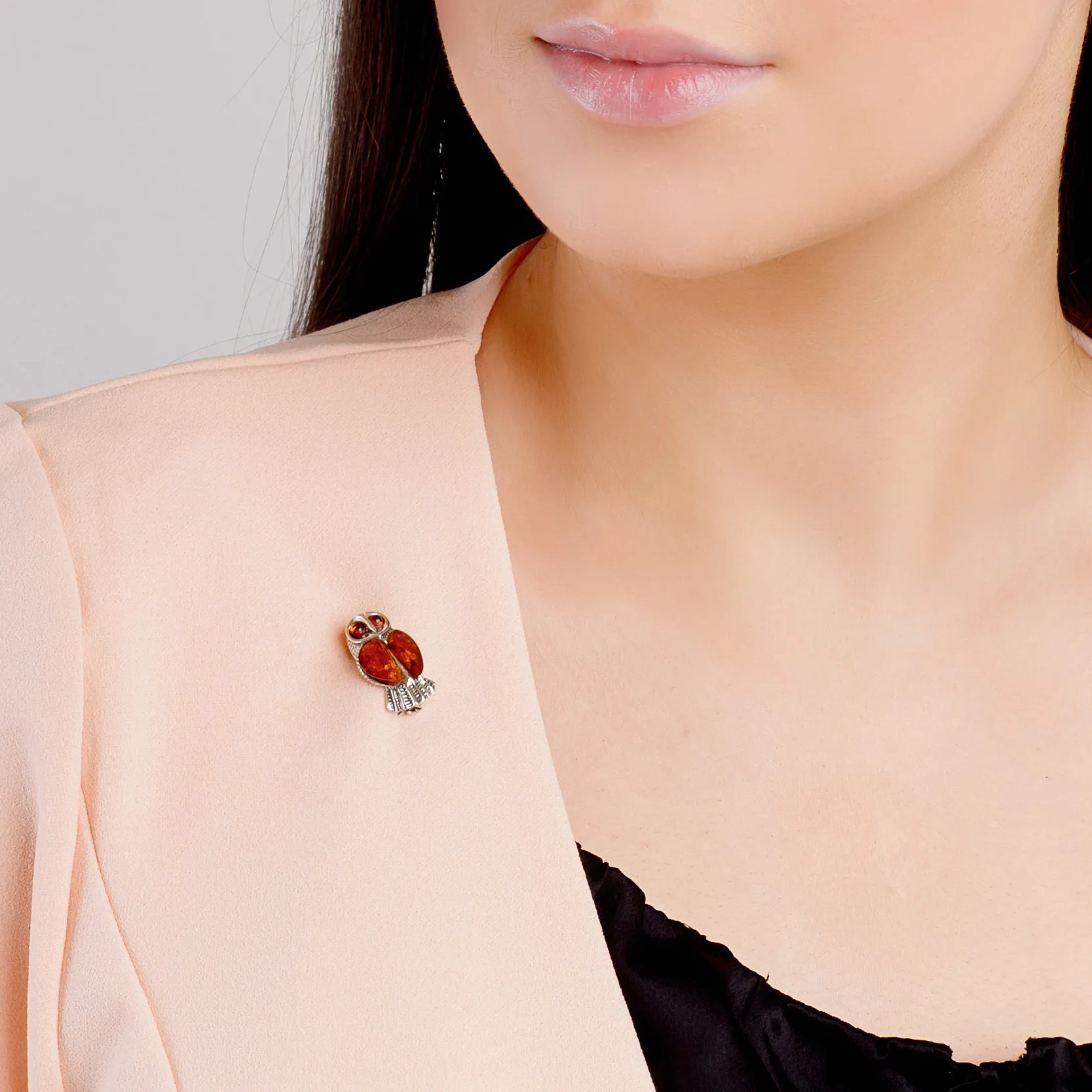 Barn Owl Bird Brooch in Silver and Cognac Amber