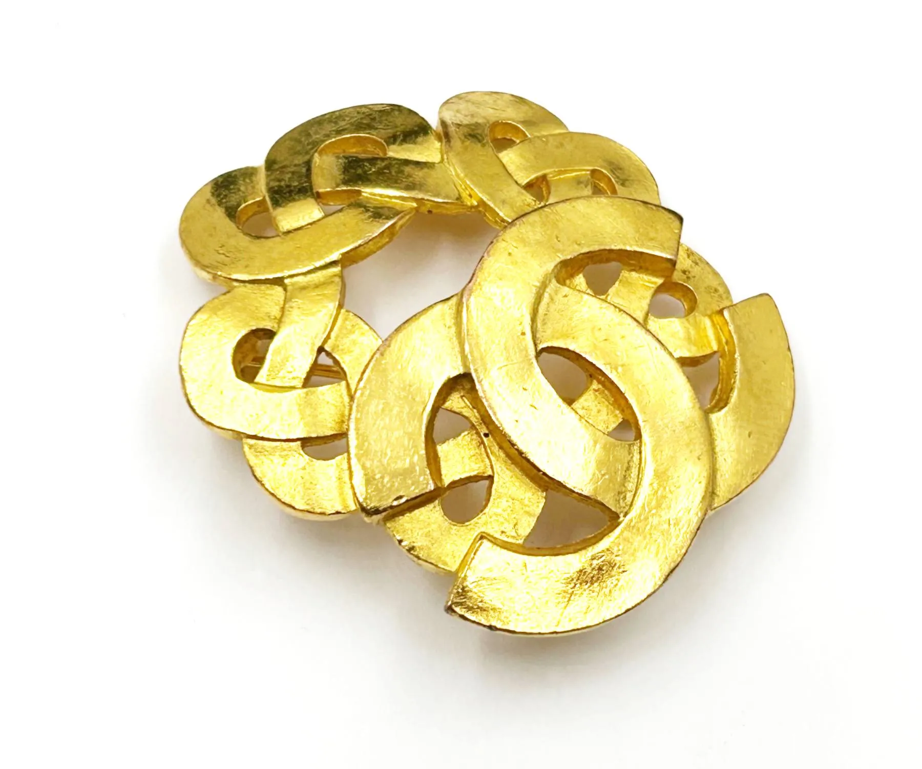 CHANEL Vintage Gold Plated CC Twisted Small Brooch