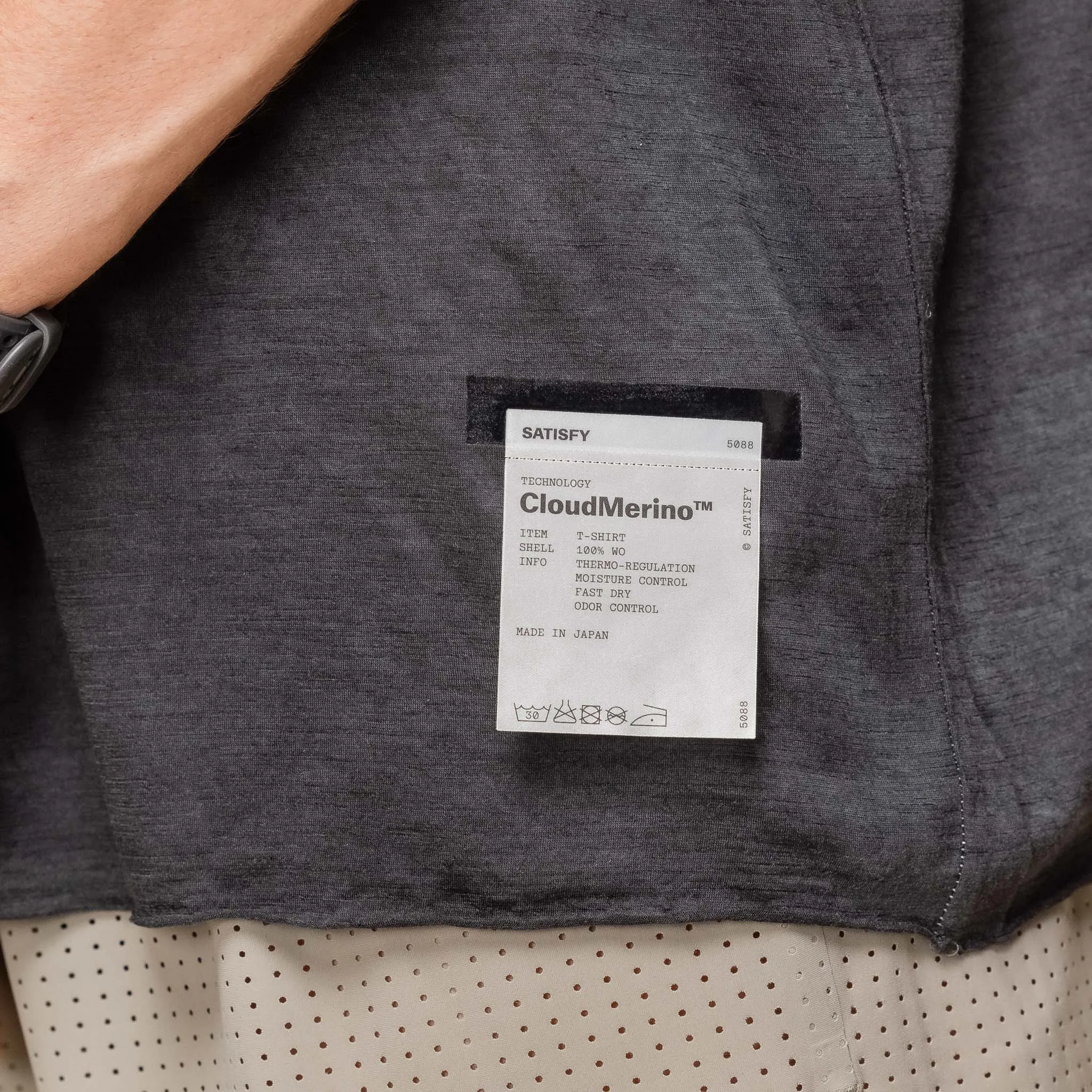 Satisfy Running - CloudMerino™ T-Shirt - Sun Bleached Black