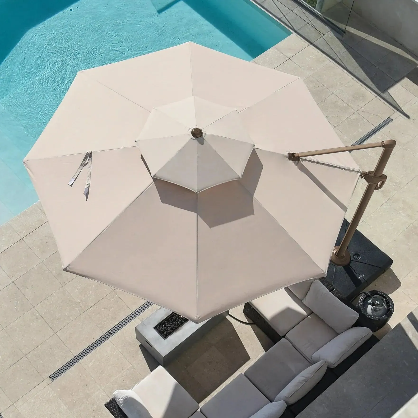 Wooden Twist Sunshade Aluminium Garden Water Base Round Umbrella with Rotating Handle Stylish Outdoor and UV-Resistant Canopy